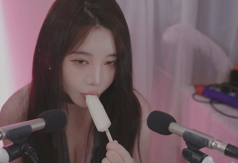 "Yoonying《ASMR女友发型店》爆红背后:一场关于孤独经济与声音疗愈的完美结合"