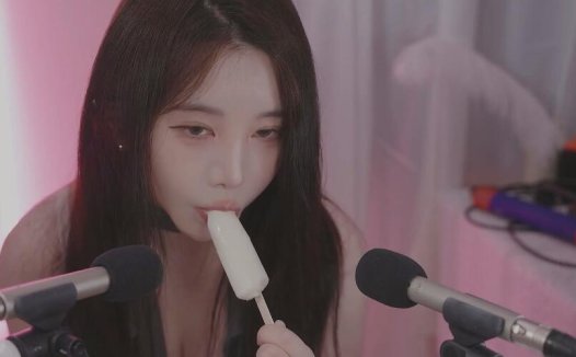 “Yoonying《ASMR女友发型店》爆红背后：一场关于孤独经济与声音疗愈的完美结合”